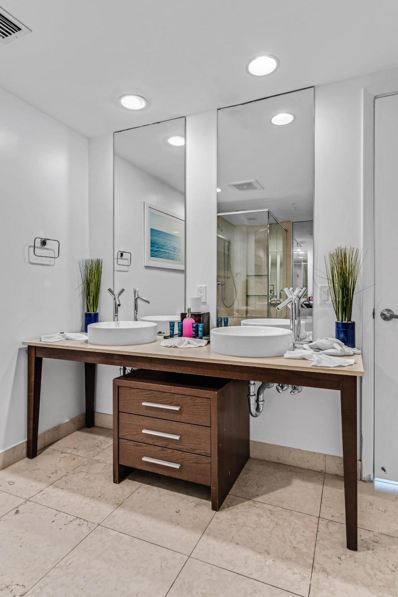 Luxurious Condo At Icon With Views Miami Zewnętrze zdjęcie