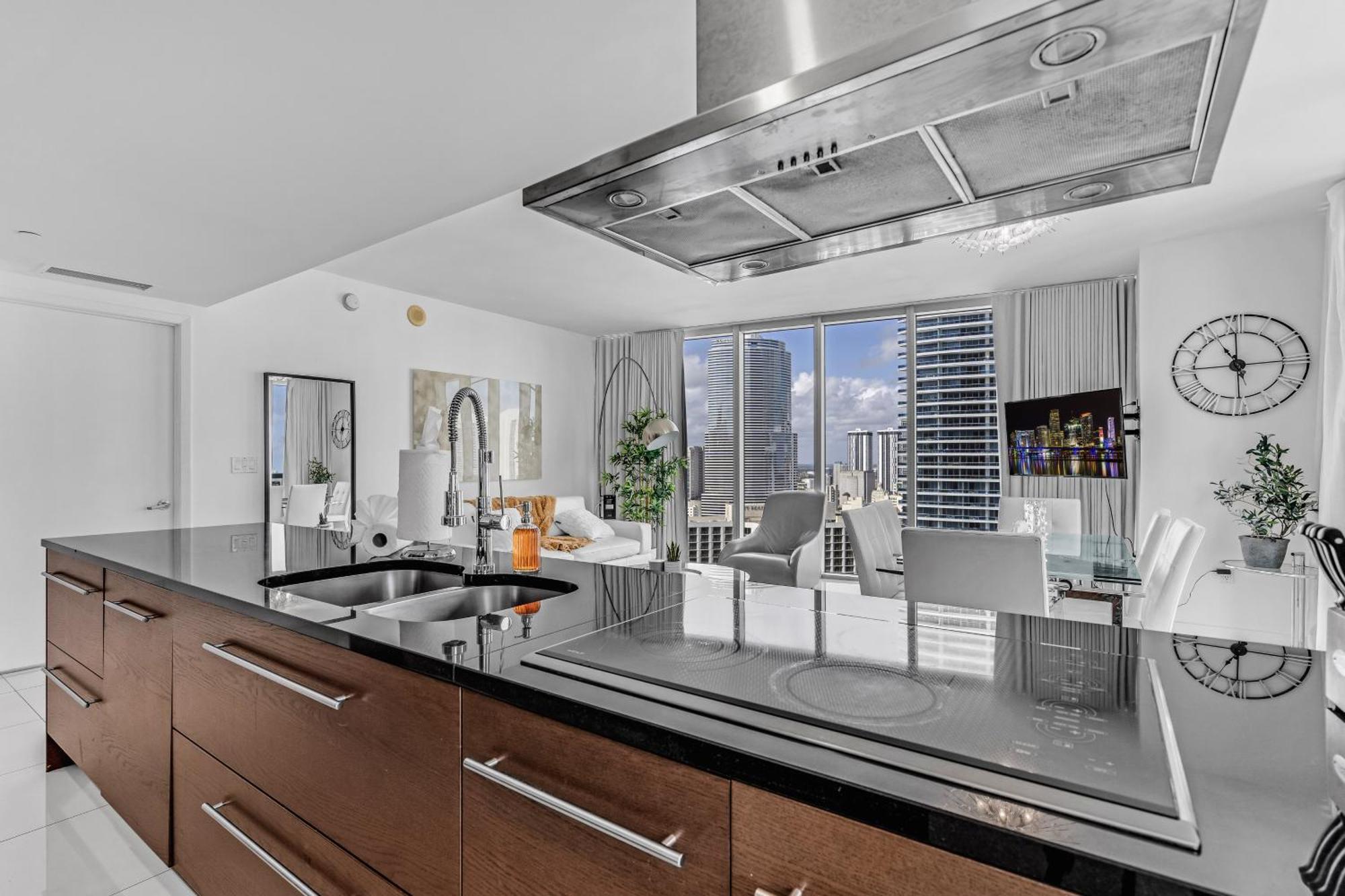 Luxurious Condo At Icon With Views Miami Zewnętrze zdjęcie